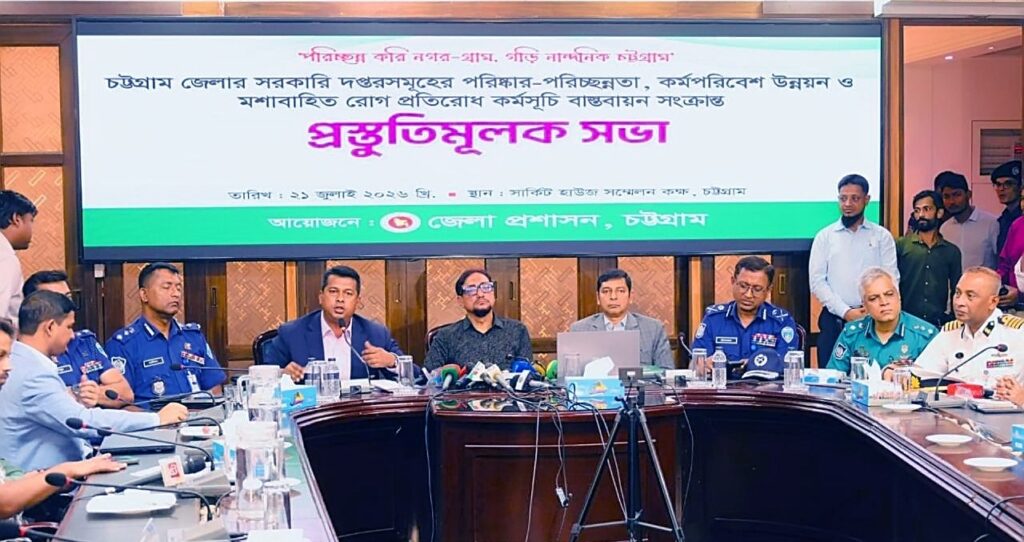 ছাদ পরিষ্কার দিয়ে শনিবার শুরু বিশেষ অভিযান বাসযোগ্য চট্টগ্রাম গড়তে সরকারি দপ্তরে একযোগে পরিচ্ছন্নতা কর্মসূচি