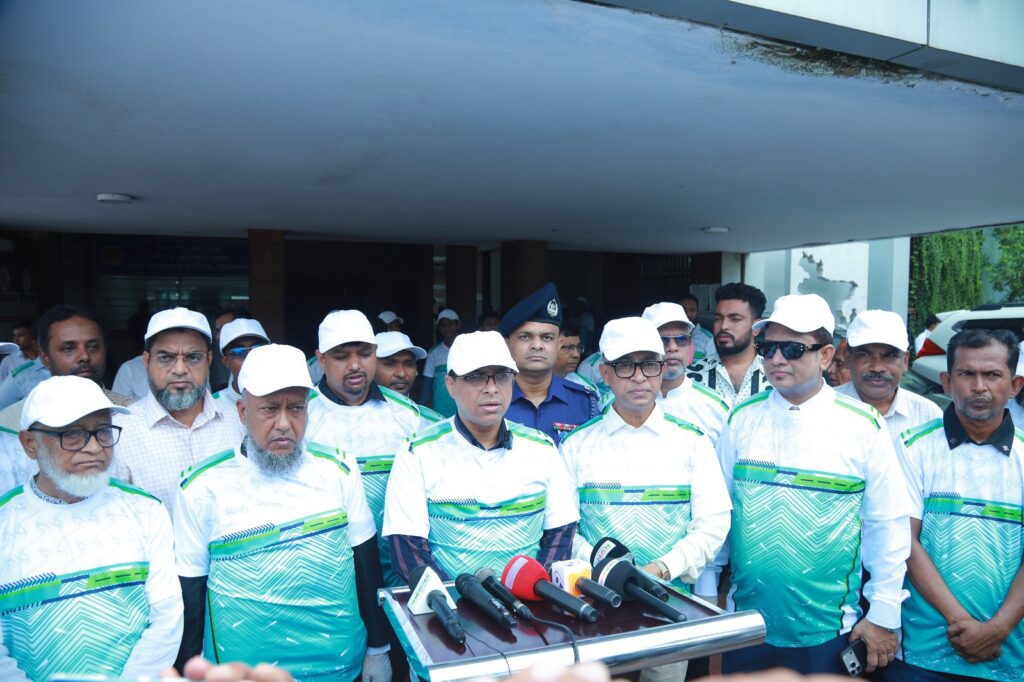 লিংক রোডে ময়লা ফেলা বন্ধ করে নির্দিষ্ট ডাম্পিং স্টেশন করা হবে: ডিসি