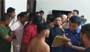 যুবককে হানিট্র্যাপে ফেলে টাকা দাবি, দুই নারীসহ পুলিশ সদস্য গ্রেপ্তার