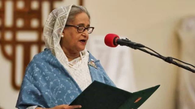 ঝুঁকি নিয়েই ডিসেম্বরে দেশে ফিরছেন শেখ হাসিনা, শীর্ষ নেতাদের নিয়ে করবেন আত্মসমর্পণ
