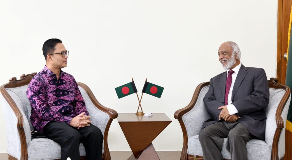 বাংলাদেশ-মালয়েশিয়া সম্পর্ক নতুন উচ্চতায় নিতে চায় সরকার: এলজিআরডি মন্ত্রী