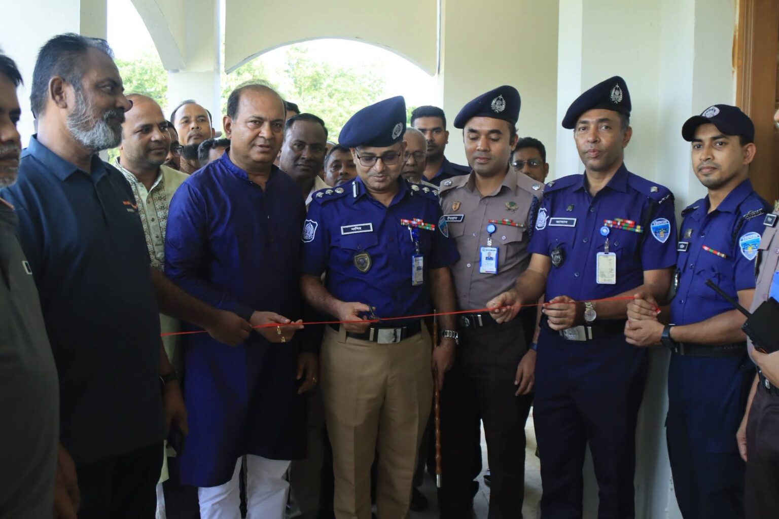 বেগমগঞ্জ থানাধীন বাংলাবাজারে অস্থায়ী পুলিশ ক্যাম্প উদ্বোধন