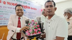 এডিটরস ক্লাব বাংলাদেশ এর চেয়ারম্যান নজরুল ইসলাম তমিজীর সাথে জহিরুল ইসলাম বিদ্যুতের সৌজন্যে সাক্ষাৎ