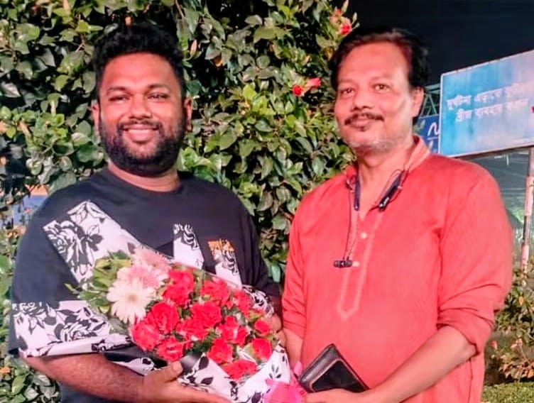 নতুন দায়িত্বে সজীব : রিপন সরকারের ফুলেল শুভেচ্ছা