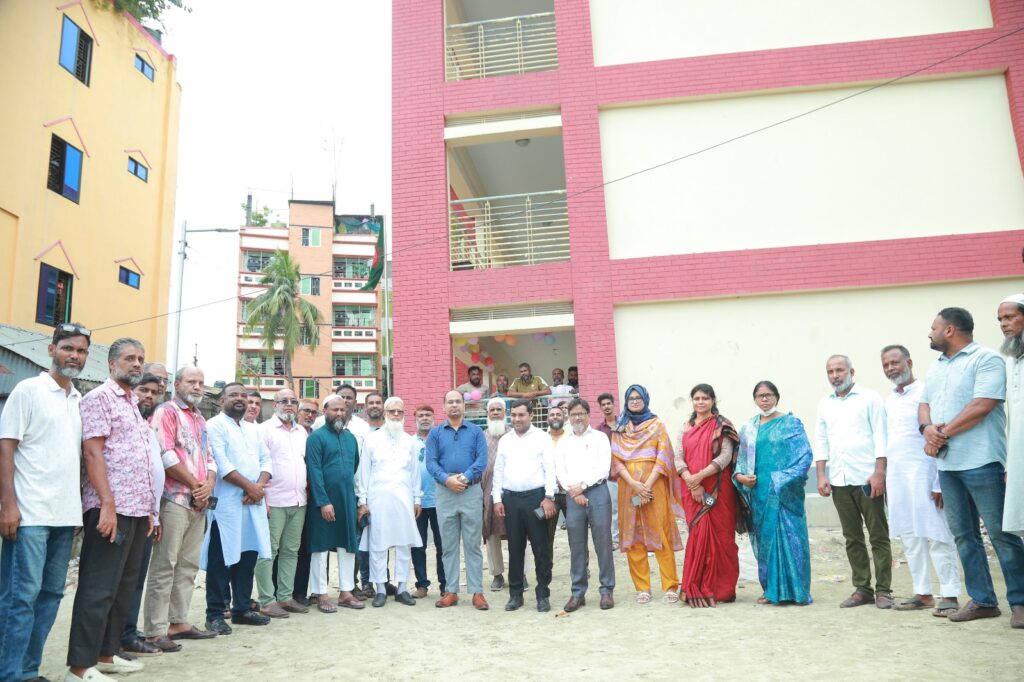 তল্লায় স্কুল ও সড়ক পরিদর্শন: অবৈধ দখল ও জলাবদ্ধতা নিরসনের আশ্বাস ইউএনওর
