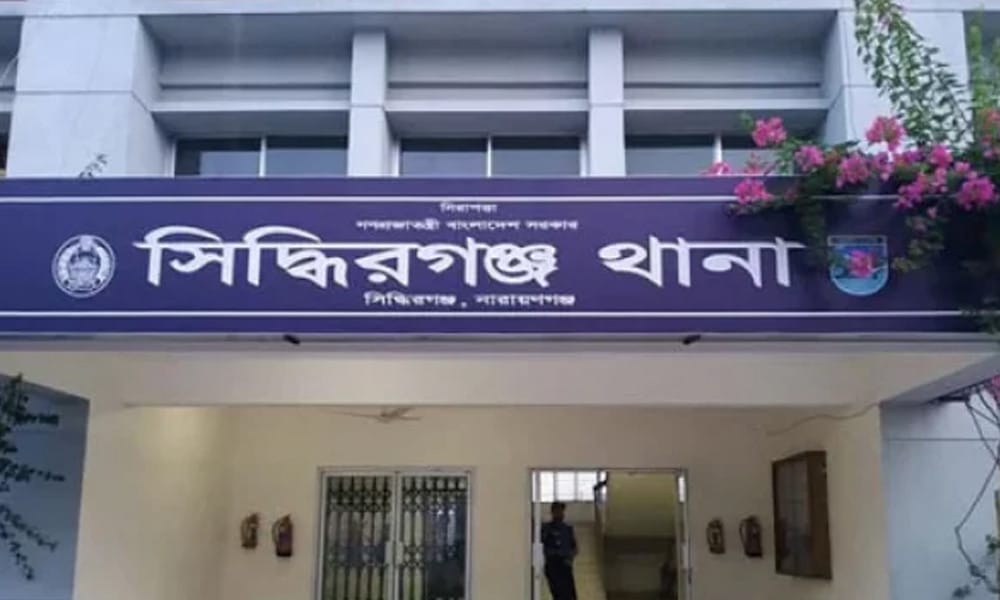 সিদ্ধিরগঞ্জে ওয়ারেন্টের আসামি ধরতে গিয়ে হামলায় আহত ৩ পুলিশ