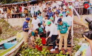 প্রধানমন্ত্রীর নির্দেশে চট্টগ্রামে পরিচ্ছন্নতা অভিযানে প্রশাসন ও পুলিশ