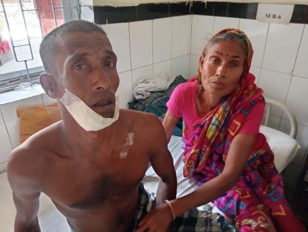 জমির ওপর দিয়ে যাওয়া নিয়ে বিরোধ: আশাশুনিতে শ্রমিকের ওপর হামলা