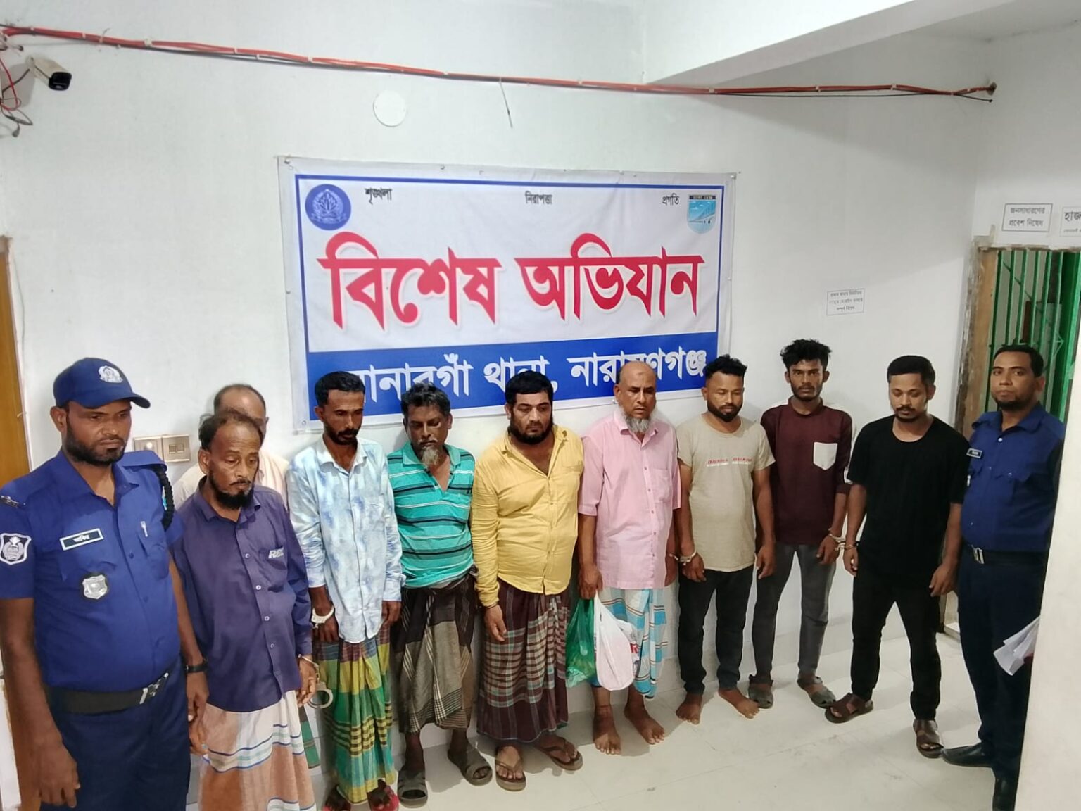 সোনারগাঁয়ে ওয়ারেন্ট ভুক্ত আসামিসহ গ্রেপ্তার-১০