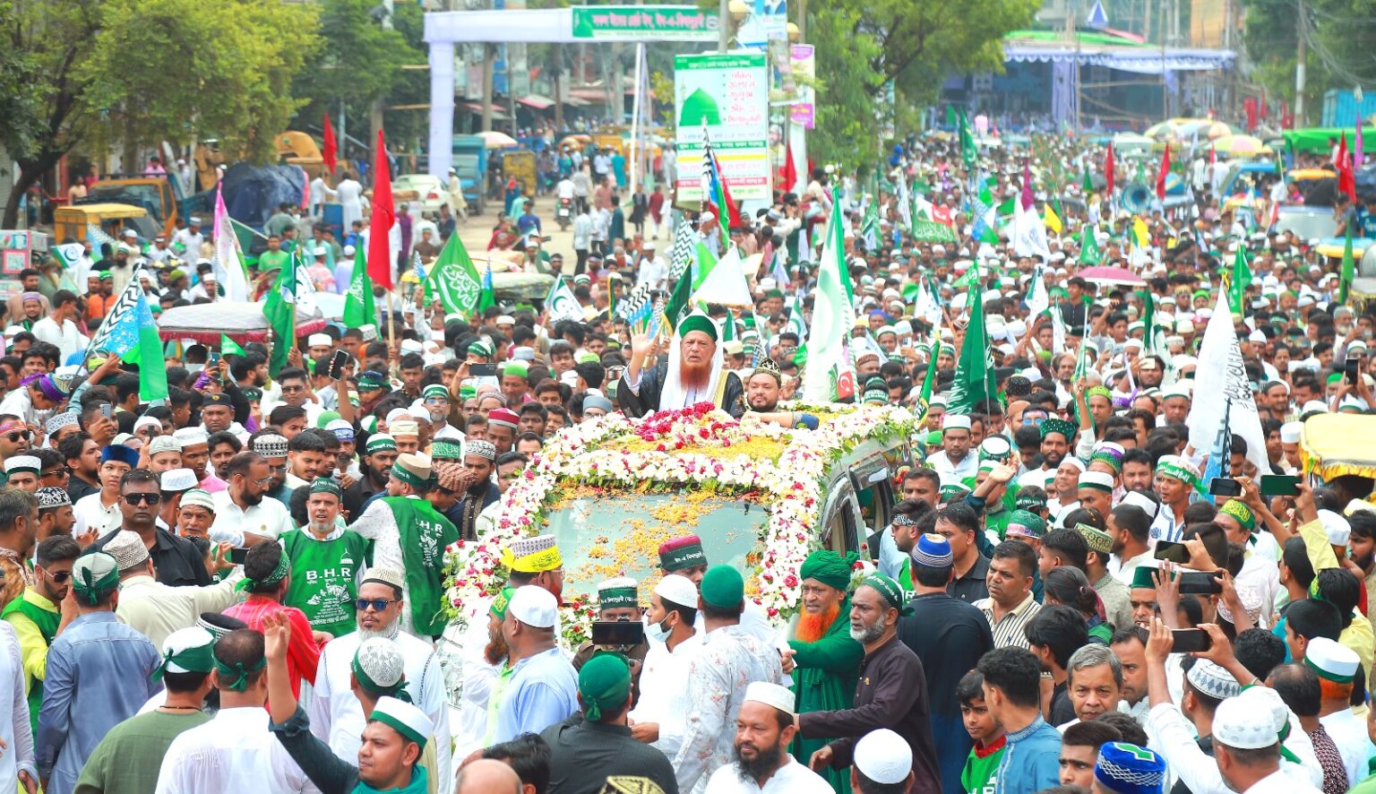 ঈদে মিলাদুন্নবী উপলক্ষে নারায়ণগঞ্জে বর্ণাঢ্য জশনে জুলুস