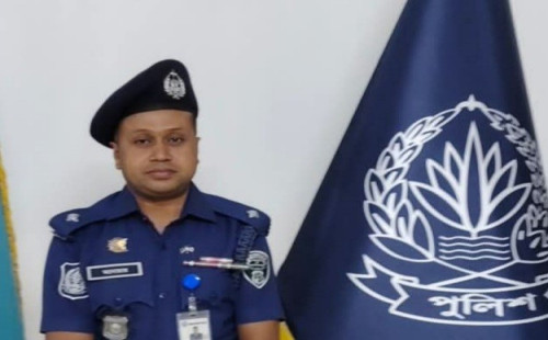 নাটোর পুলিশ সুপার কর্তৃক নলডাঙ্গা থানার ওসি মনোয়ার জাহানকে পুরস্কৃত