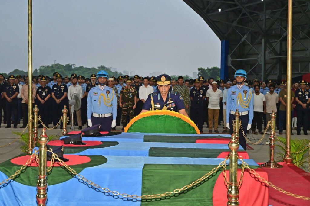 সরকারি কর্তব্য পালনকালে মর্মান্তিক সড়ক দুর্ঘটনায় বিমান বাহিনীর সদস্যদের মৃত্যুবরণ