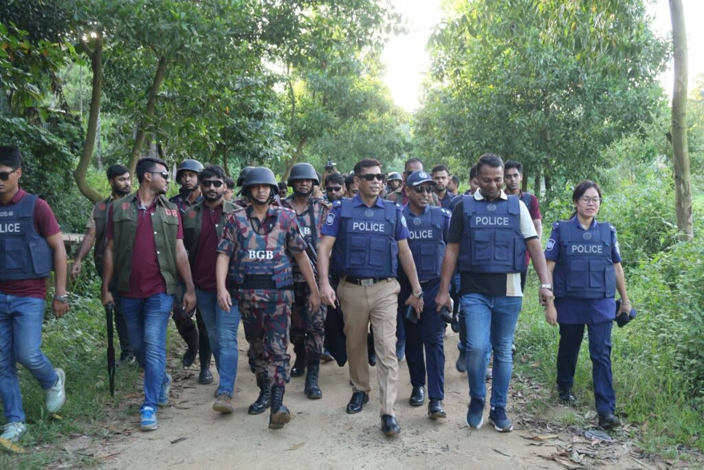 জঙ্গল সলিমপুরে জননিরাপত্তা ও আইনশৃঙ্খলা নিশ্চিতে আইনশৃঙ্খলা রক্ষাকারী বাহিনীর যৌথ অভিযান