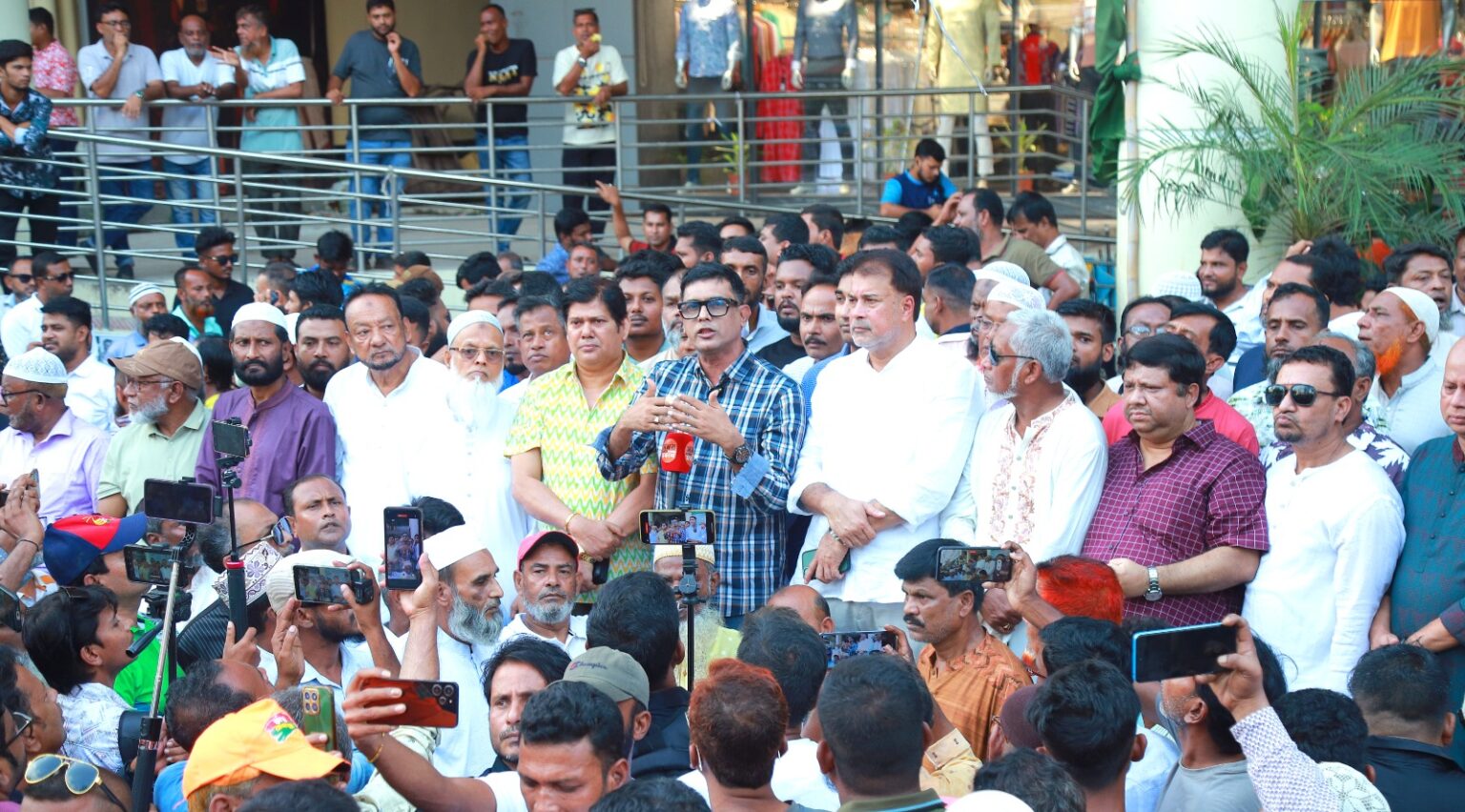 অশালীন রাজনীতি পরিহার করে নতুন বাংলাদেশ গড়তে গঠনমূলক আলোচনার আহ্বান মাশুকুল ইসলাম রাজীবের