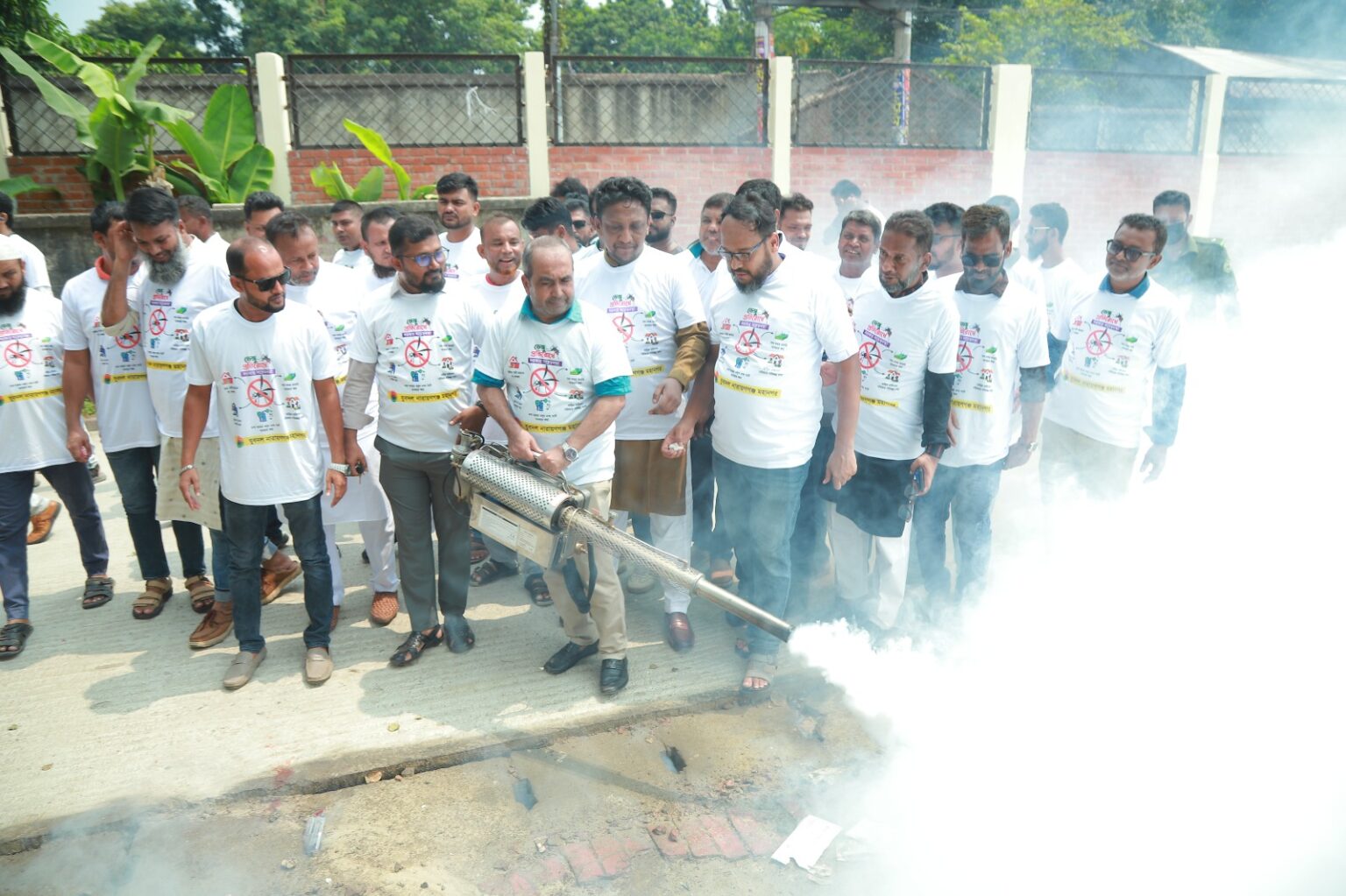 খানপুর ৩০০ শয্যা হাসপাতালে মহানগর যুবদলের পরিচ্ছন্নতা ও মশক নিধন কর্মসূচি