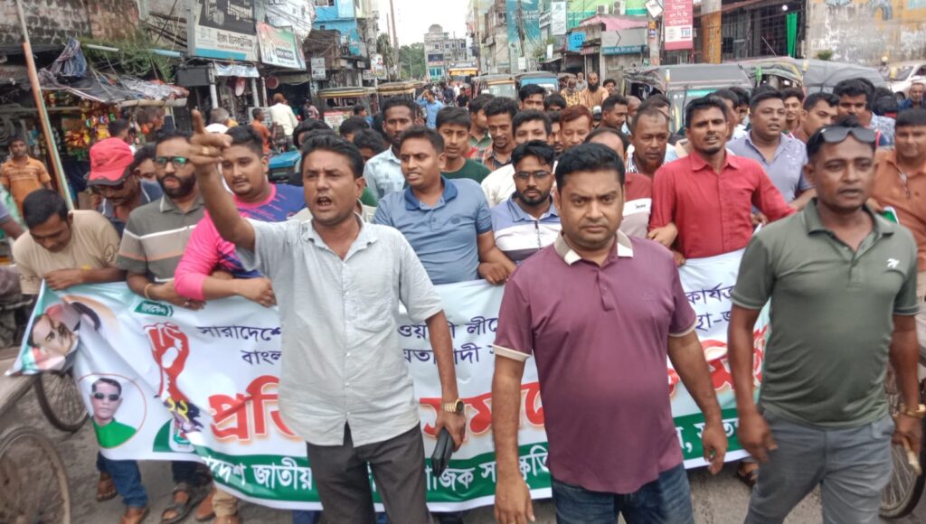 সারাদেশে নিষিদ্ধ ঘোষিত আওয়ামী লীগের নৈরাজ্য ও সন্ত্রাসী কার্যক্রমের প্রতিবাদে সাতক্ষীরায় জেলা জাসাসের প্রতিবাদ মিছিল