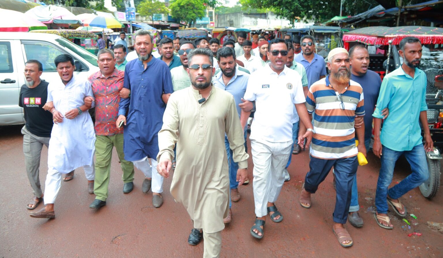 আ’লীগের নৈরাজ্যের প্রতিবাদে বিএনপির বিক্ষোভে যুবদলের অপু’র নেতৃত্বে মিছিল নিয়ে যোগদান