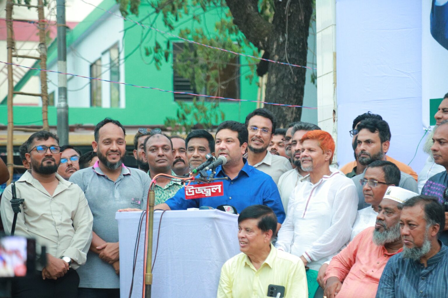 বিএনপির নেতাকর্মীরা দেশ ছাড়েনি, শেখ হাসিনাই পালিয়েছেন: আজাদ