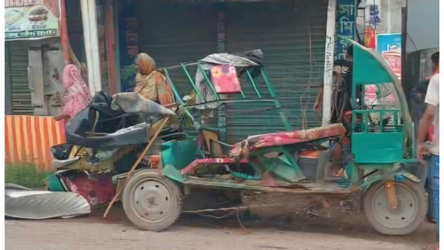 গাজীপুরে অটো-ট্রাকের মুখোমুখি সংঘর্ষে নিহত ৩, গুরুতর আহত ৩; ট্রাকচালক আটক