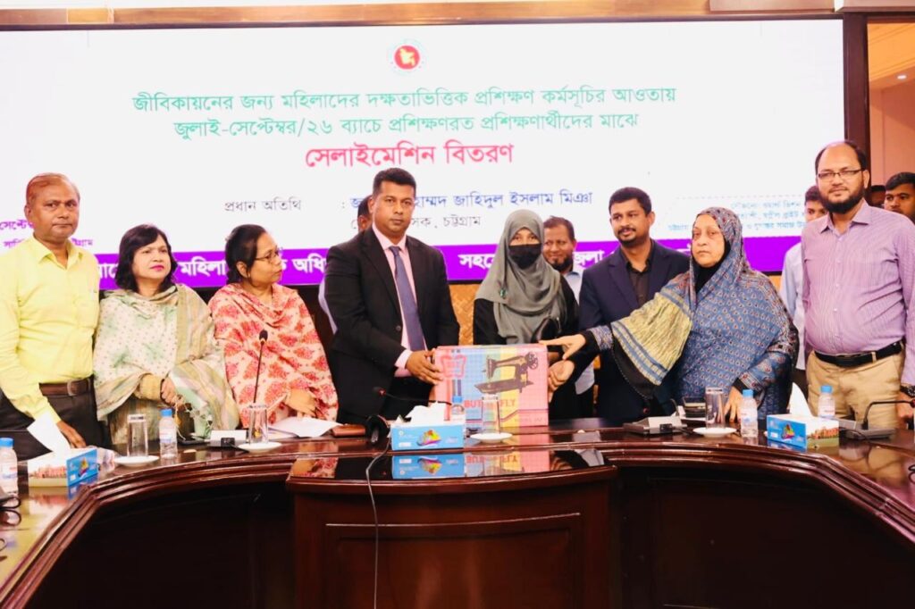 প্রশিক্ষণের পর নারীর কর্মসংস্থানের পথও দেখাতে হবে: ডিসি জাহিদ