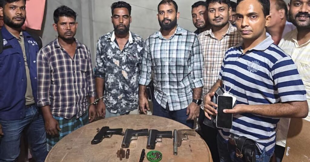 অটোরিকশার গ্যারেজে আগ্নেয়াস্ত্র তৈরি, বিক্রি করেন রাজমিস্ত্রি ও চালক
