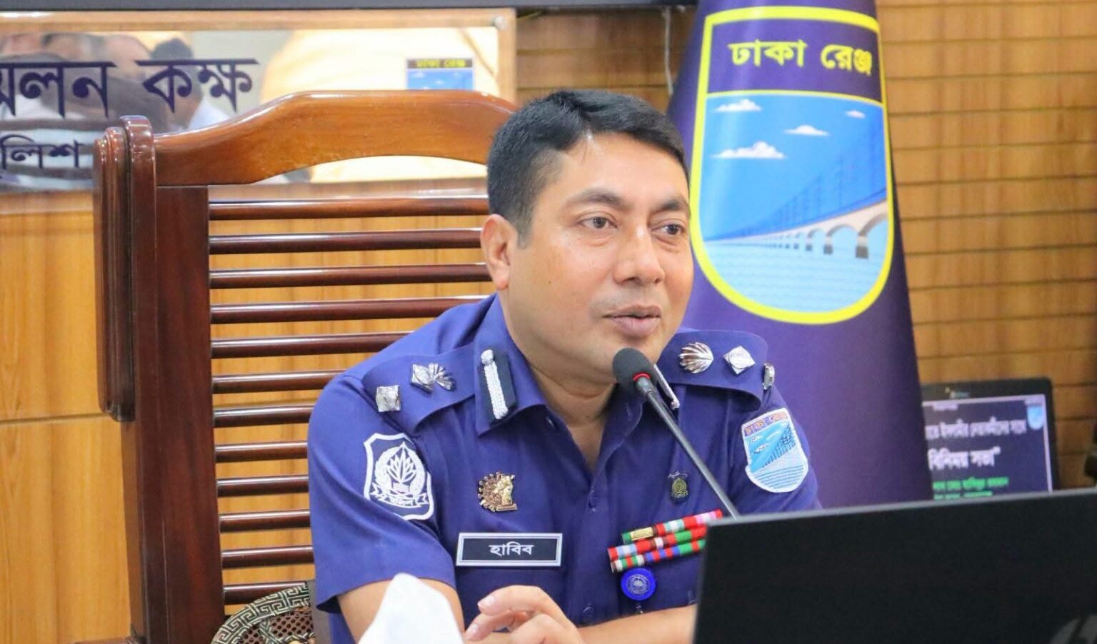 মাত্র দুই সপ্তাহেই সর্ব মহলে আস্থার প্রতীক: নারায়ণগঞ্জে জনপ্রিয়তার শীর্ষে পুলিশ সুপার হাবিবুর রহমান