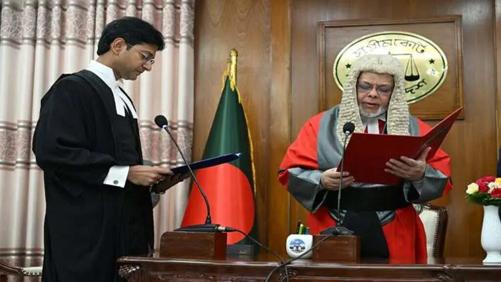 হাইকোর্টের বিচারপতি হিসেবে শপথ নিলেন দেবাশীষ রায় চৌধুরী
