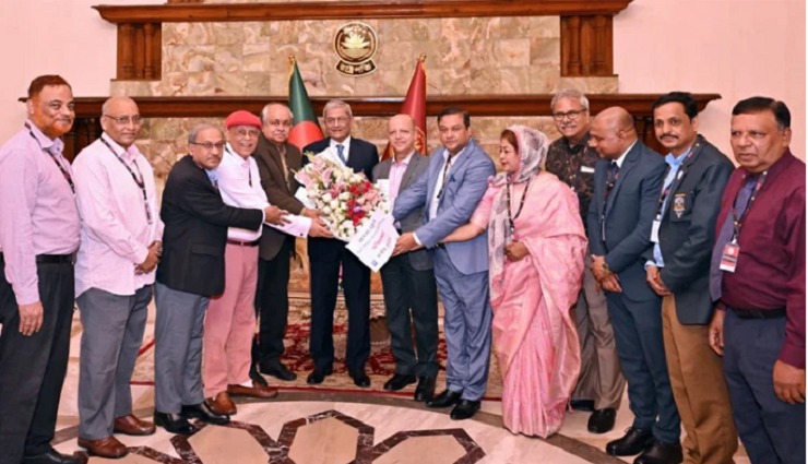 গণতন্ত্র বাঁচাতে হলে গণমাধ্যমকেও বাঁচাতে হবে: রাষ্ট্রপতি