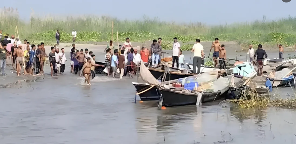 পদ্মায় অভিযানে সংসদ সদস্যের বহরে ইটপাটকেল, আটক ৩৬