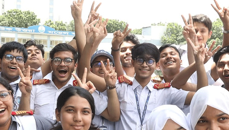 জিপিএ-৫ এ ছেলেদের থেকে পিছিয়ে মেয়েরা