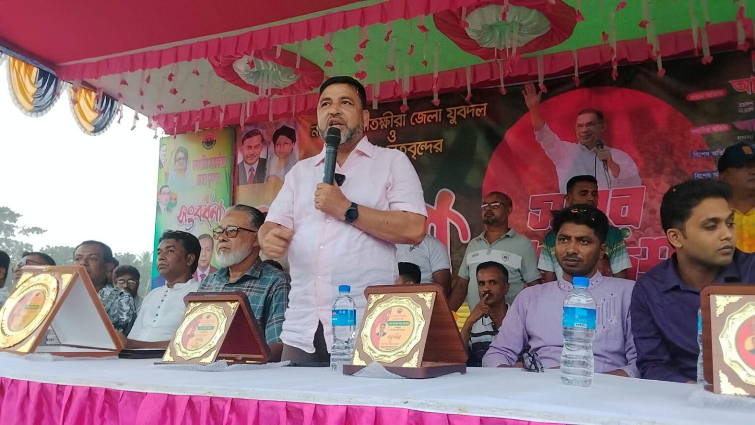 ‘এত নেতা থাকতে আব্দুর রউফকে কেন মনোনয়ন’—ত্রয়োদশ জাতীয় সংসদ নির্বাচন প্রসঙ্গে ডাব্লুর ব্যাখ্যা