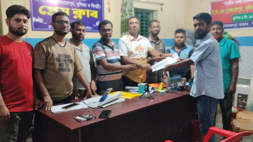 বি.ডি.এফ প্রেস ক্লাবে নতুন সদস্যপদের ফরম বিতরণ ঘিরে উৎসবমুখর পরিবেশ