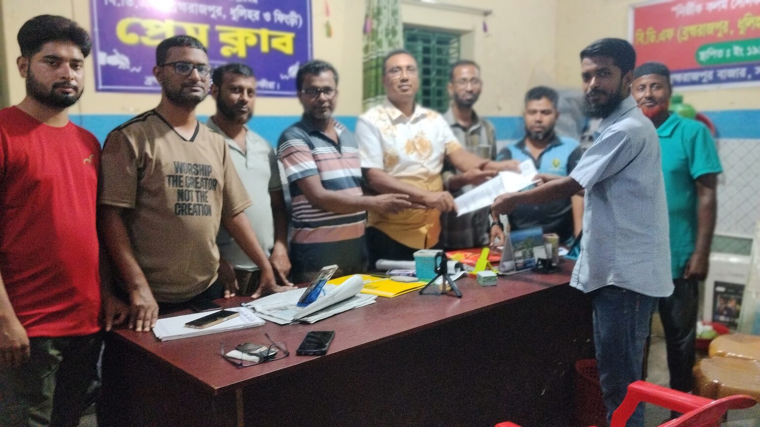 বি.ডি.এফ প্রেস ক্লাবে নতুন সদস্যপদের ফরম বিতরণ ঘিরে উৎসবমুখর পরিবেশ