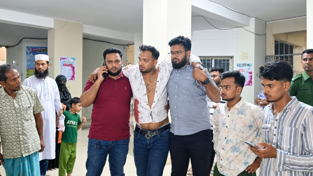 শ্রীপুরে বিকাশকর্মীদের গুলি করে প্রায় ৩ কোটি টাকা লুট – গুলিবিদ্ধ এক, আহত আরও দুই