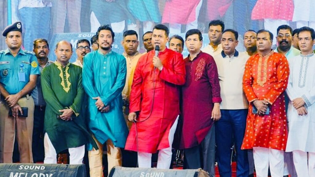 চট্টগ্রামে প্রথমবার জেলা প্রশাসকের হাতে মহালয়ার উদ্বোধন