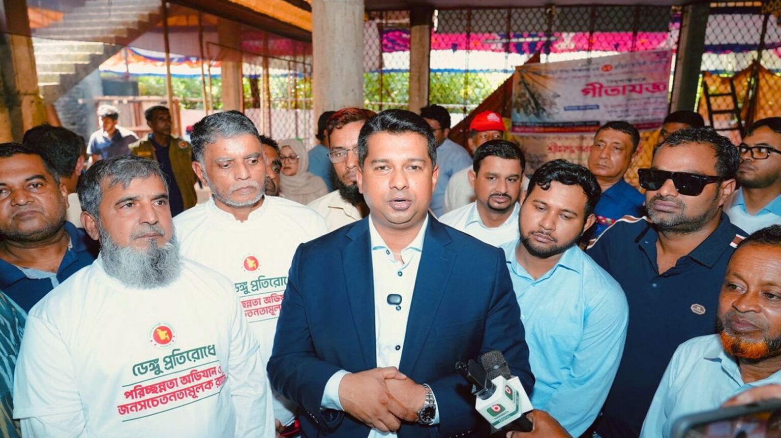 নিরাপত্তাব্যবস্থা দেখতে পূজামণ্ডপে ডিসি জাহিদ