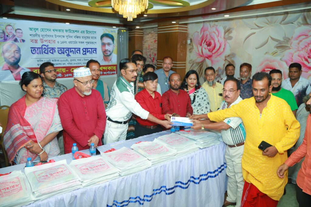 দশ বছর ধরে দুর্গোৎসবে সনাতন ধর্মাবলম্বীদের সহযোগিতা করছেন কাউন্সিলর প্রার্থী দিদার