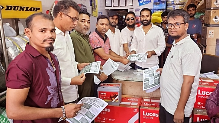 সরকারের বিভিন্ন পদক্ষেপ তুলে ধরে না’গঞ্জে স্বেচ্ছাসেবক দলের লিফলেট বিতরণ