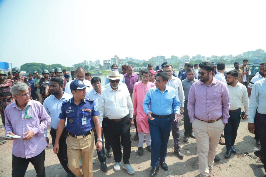 প্রতিমা বিসর্জন নির্বিঘ্ন করতে দশমীঘাট পরিদর্শনে নাসিক প্রশাসক সাখাওয়াত হোসেন খান