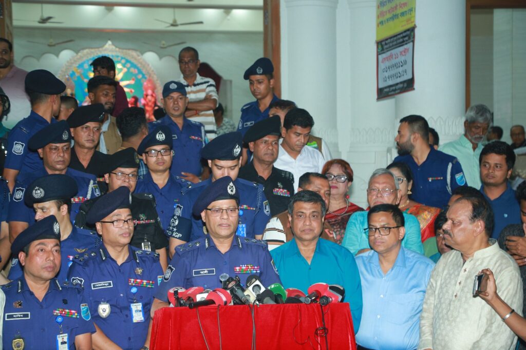 দুর্গাপূজার নিরাপত্তায় আইনশৃঙ্খলা বাহিনী নিরলস কাজ করছে: আইজিপি