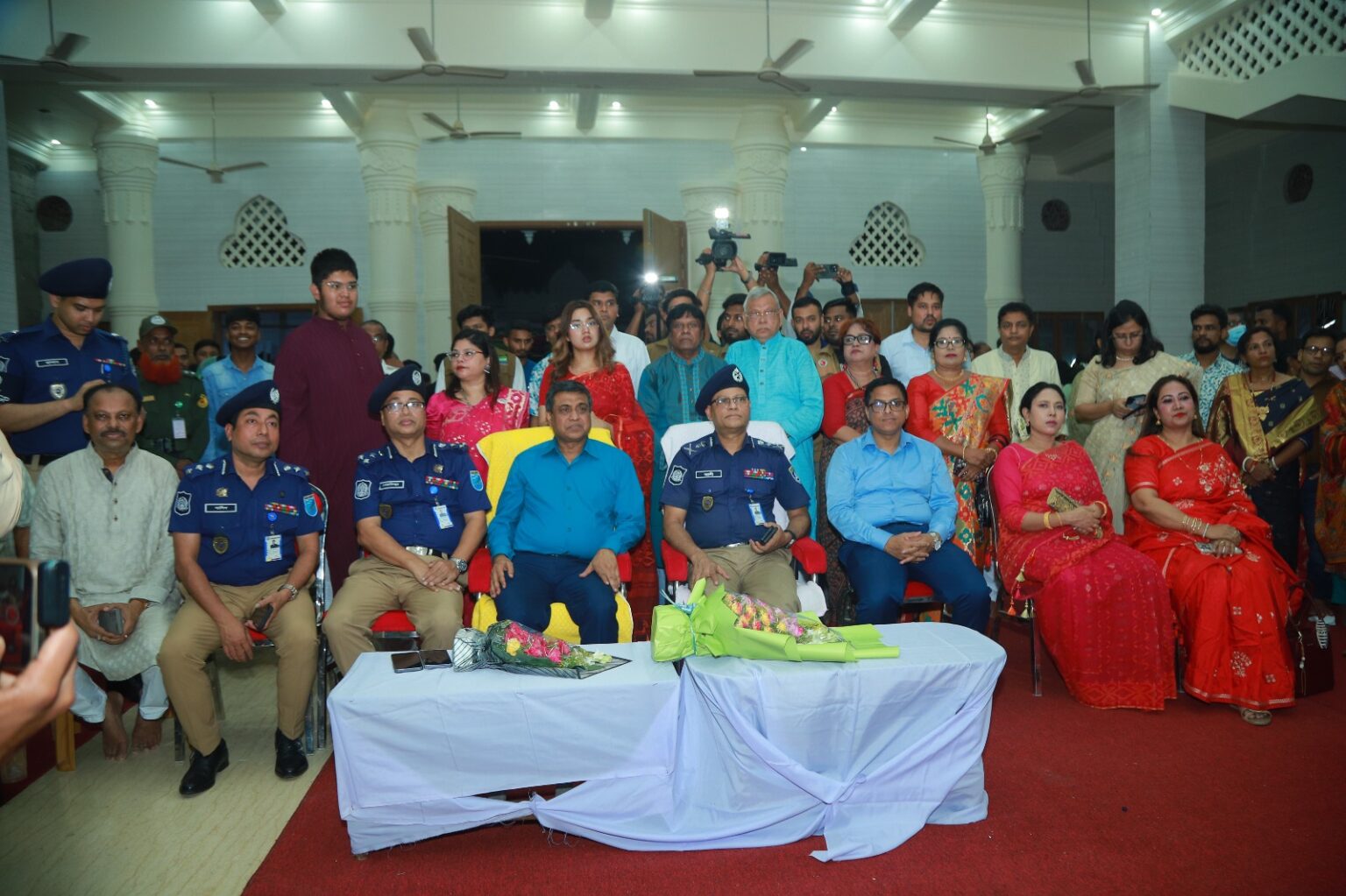 নারায়ণগঞ্জে পূজামণ্ডপ পরিদর্শনে ঢাকা বিভাগীয় কমিশনার