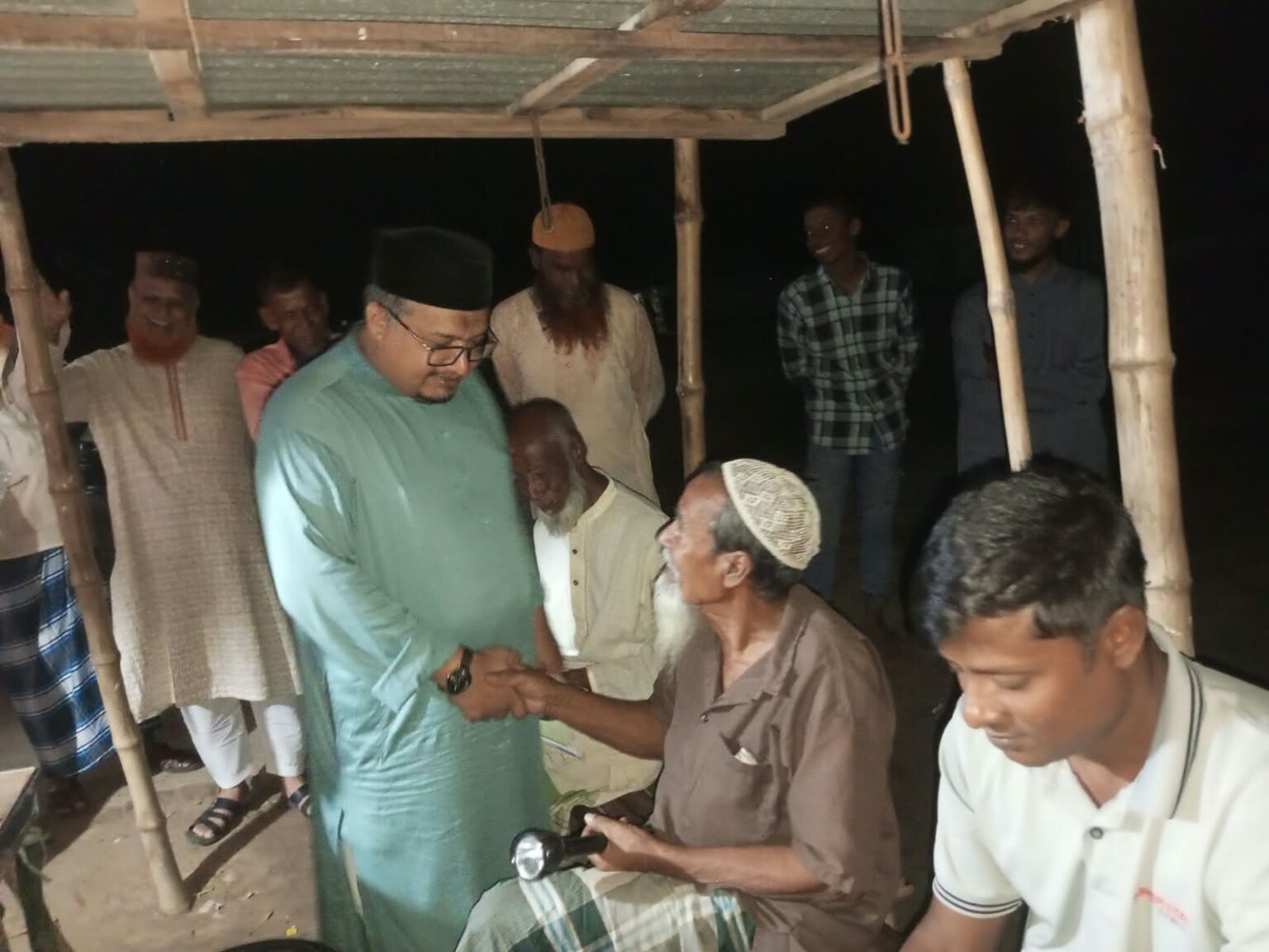 শিবগঞ্জে উপজেলা চেয়ারম্যান পদপ্রার্থী এডভোকেট সাকিল উদ্দিনের গণসংযোগ, হিন্দু-মুসলিম সম্প্রদায়ের সঙ্গে সৌজন্য সাক্ষাৎ
