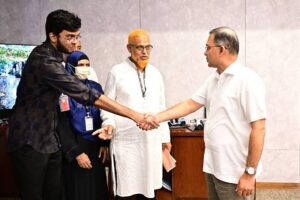 প্রধানমন্ত্রীর সঙ্গে সাক্ষাৎ করলেন আবরার ফাহাদের পরিবারের সদস্যরা