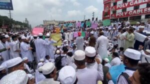 ঢাকা-ময়মনসিংহ মহাসড়ক অবরোধ করে শিক্ষার্থীদের বিক্ষোভ
