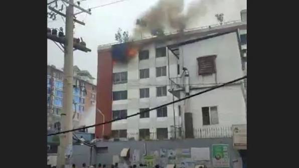 গাজীপুরে গার্মেন্টস্ কারখানায় আগুন