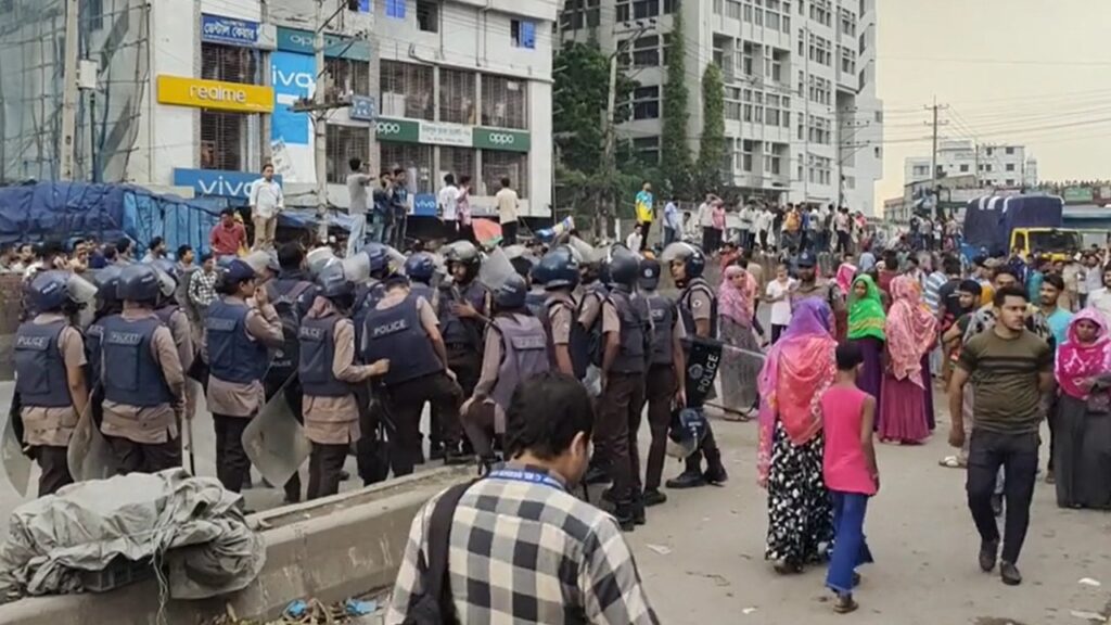 গাজীপুরের কোনাবাড়ি থেকে চন্দ্রা পর্যন্ত সব পোশাক কারখানায় ছুটি ঘোষণা